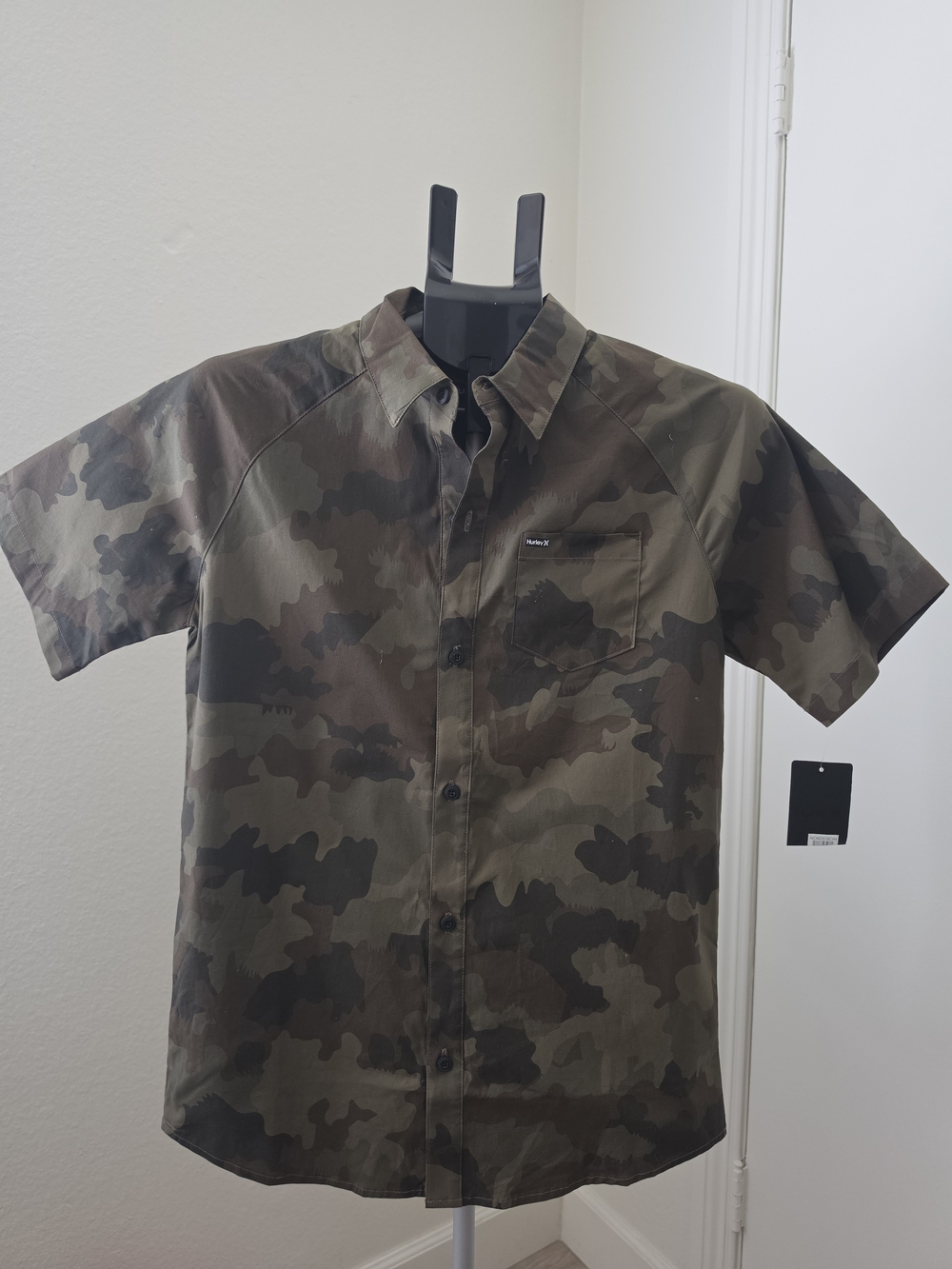 NWT Hurley Kids L Camo Button Up Shirt 97% Cotton Short Sleeve $45